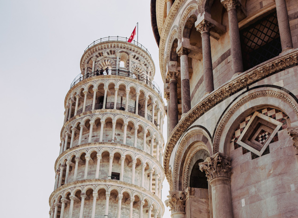 Torre inclinada de Pisa en el camino de regreso